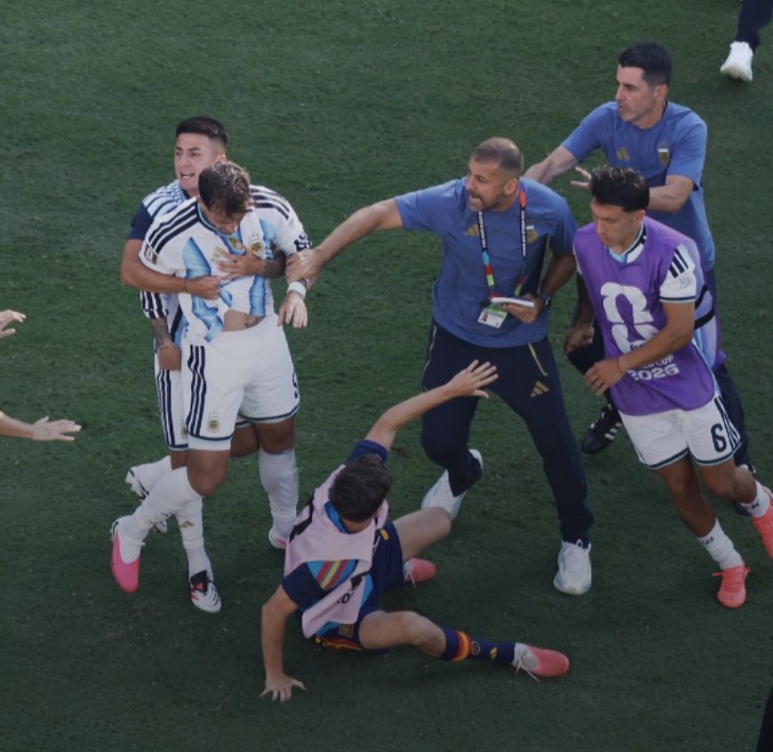 وكالات:توج المنتخب الإسباني بلقب كأس العالم للمرة الثانية في تاريخه، بعدما سجل هدف الفوز خلال الوقت الإضافي، في حين أخفقت الأرجنتين في الاحتفاظ باللقب الذي أحرزته في مونديال قطر 2022.