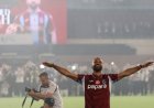 رويترز:‏ترقبت الجماهير الخطوة التالية لمحمد صلاح بعد رحيله المفاجئ عن ليفربول بنهاية الموسم الماضي. ورغم تردد أنباء عن انتقاله إلى الدوري السعودي لكرة القدم للمحترفين، فاجأ قائد منتخب مصر الجماهير باختياره الانضمام إلى طرابزون سبور التركي.
