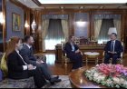 وكالات:‏رحب رئيس إقليم كوردستان نيجيرفان بارزاني بالقنصل العام الجديد لبريطانيا في إقليم كوردستان، هولي فير، آملاً لها النجاح والتوفيق في منصبها الجديد  ‏وأبدى نيجيرفان بارزاني خلال استقباله هولي فير، دعم إقليم كوردستان لمهامها بغية تطوير العلاقات بين بريطانيا وإقليم كوردستان