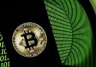 فرانس برس:‏ارتفع سعر ⁧‫البيتكوين‬⁩ الجمعة بأكثر من 5% لليوم الثالث على التوالي، مدفوعاً بالتفاؤل بشأن قوانين أميركية تتعلق بالعملات المشفرة وبخطوة مفاجئة لوزارة الخزانة الأميركية لإعادة شراء المزيد من سنداتها، ما عزز الإقبال على الأصول ذات المخاطر العالية.