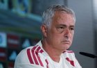 وكالات:‏وجّه جوزيه مورينيو، مدرب ريال مدريد، 3 رسائل واضحة قبل انطلاق مشواره مع الفريق، مؤكداً أن الالتزام والمصلحة الجماعية أمران غير قابلين للتفاوض، وأن المنافسة على المراكز ستكون مفتوحة. وأقرّ مورينيو بأن دمج مبابي وفينيسيوس وبيلينغهام معاً ليس سهلاً، مشيراً إلى أن التحدي يكمن في إيجاد التوازن المناسب بين النجوم الثلاثة.