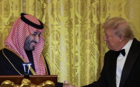 وكالات:‏ذكرت وكالة الأنباء السعودية الرسمية أن ولي العهد الأمير محمد بن سلمان شدد في اتصال هاتفي مع الرئيس الأمريكي دونالد ترامب على "ضرورة تغليب لغة الحوار لخفض التصعيد وعلى أهمية بذل كافة الجهود الممكنة لتحقيق التهدئة" في أزمة الشرق الأوسط.