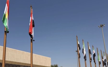 وكالات:علم كوردستان في قصر الشعب بدمشق خلال زيارة نيجيرفان بارزاني .