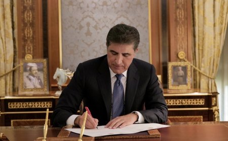 نيجيرفان بارزاني من دمشق:"بعد سنوات طويلة من المعاناة، تقف سوريا اليوم أمام فرصة تاريخية للتعافي وإعادة البناء والازدهار. وقد أعربتُ عن ثقتي برؤية الرئيس الشرع، وإيماني بأن سوريا قادرة، في ظل قيادته، على المضيّ نحو مزيد من الاستقرار والازدهار ومستقبل أكثر إشراقاً لجميع أبنائها."