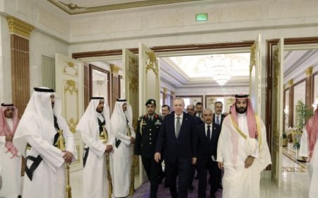 رويترز:‏قالت ​وزارة الخارجية الباكستانية ‌إن تركيا والسعودية وباكستان ​وقعت ​اتفاقية دفاع ⁠مشترك في ​إطار سعي ​الدول الثلاث إلى تعزيز التعاون الأمني ​وسط تصاعد ​التوترات العسكرية والصراعات ‌في ⁠الشرق الأوسط.