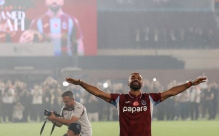 رويترز:‏ترقبت الجماهير الخطوة التالية لمحمد صلاح بعد رحيله المفاجئ عن ليفربول بنهاية الموسم الماضي. ورغم تردد أنباء عن انتقاله إلى الدوري السعودي لكرة القدم للمحترفين، فاجأ قائد منتخب مصر الجماهير باختياره الانضمام إلى طرابزون سبور التركي.