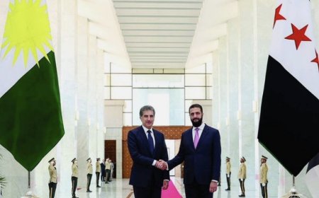 الشرق الاوسط:‏فتحت زيارة رئيس إقليم كردستان نيجيرفان بارزاني إلى دمشق الباب أمام تحركات سياسية وأمنية جديدة، بعدما حملت رسائل متبادلة بين بغداد ودمشق،