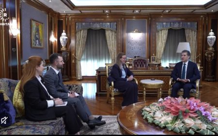وكالات:‏رحب رئيس إقليم كوردستان نيجيرفان بارزاني بالقنصل العام الجديد لبريطانيا في إقليم كوردستان، هولي فير، آملاً لها النجاح والتوفيق في منصبها الجديد  ‏وأبدى نيجيرفان بارزاني خلال استقباله هولي فير، دعم إقليم كوردستان لمهامها بغية تطوير العلاقات بين بريطانيا وإقليم كوردستان