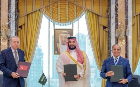 رويترز:‏قالت وزارة الدفاع التركية ​يوم الخميس إن تركيا ‌والسعودية وباكستان ستؤسس آليات سياسية وعسكرية بموجب اتفاقية ​دفاعية وقعتها الدول ​الثلاث الأسبوع الماضي، مضيفة ⁠أن التحالف سيعزز أيضا ​التعاون في مجال ​الصناعات الدفاعية.