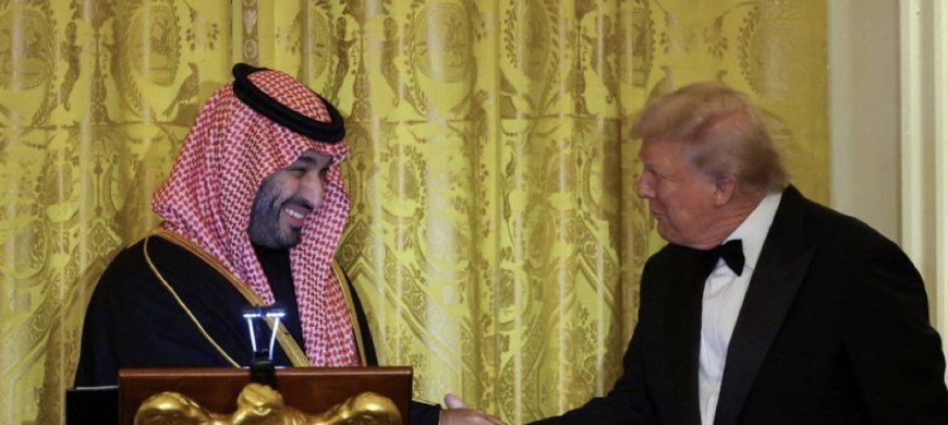وكالات:‏ذكرت وكالة الأنباء السعودية الرسمية أن ولي العهد الأمير محمد بن سلمان شدد في اتصال هاتفي مع الرئيس الأمريكي دونالد ترامب على "ضرورة تغليب لغة الحوار لخفض التصعيد وعلى أهمية بذل كافة الجهود الممكنة لتحقيق التهدئة" في أزمة الشرق الأوسط.