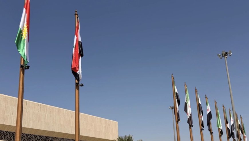 وكالات:علم كوردستان في قصر الشعب بدمشق خلال زيارة نيجيرفان بارزاني .