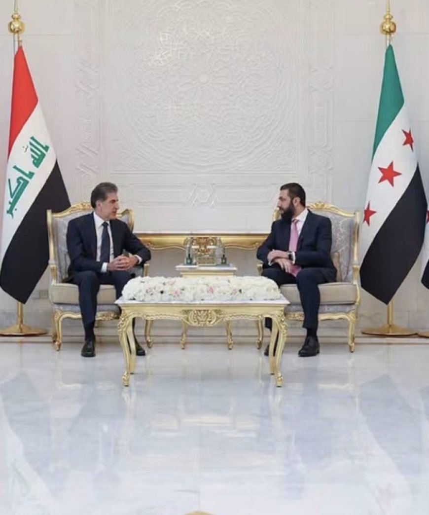 وكالات:المتحدث باسم رئاسة إقليم كوردستان، دلشاد شهاب، يكشف تفاصيل زيارة رئيس الإقليم نيجيرفان بارزاني إلى العاصمة السورية دمشق، مؤكداً أن الزيارة جاءت بدعوة رسمية من الرئيس السوري أحمد الشرع، وشهدت عقد اجتماع أولي أعقبه لقاء ثنائي بين الجانبين لبحث ملفات سياسية وأمنية واقتصادية ذات اهتمام مشترك.
