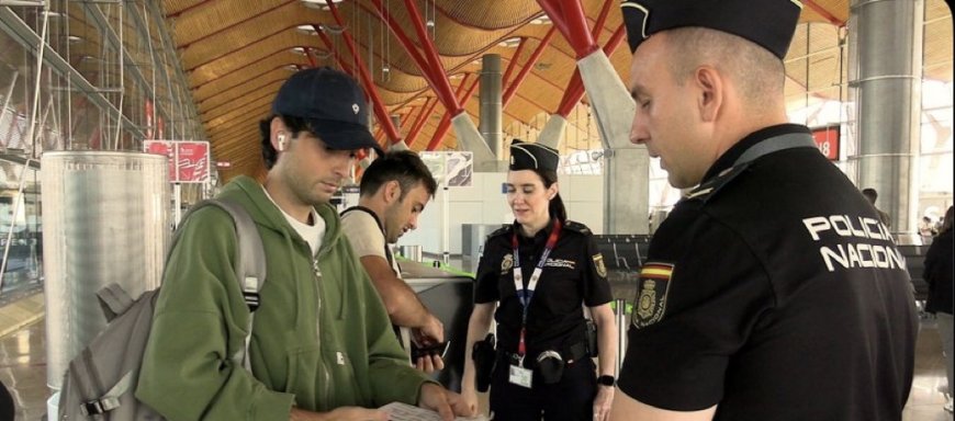 رويترز:‏فرضت إسبانيا إجراءات تفتيش حدودية على القادمين من إيطاليا وفحصت نحو 200 مسافر وصلوا إلى أكبر ستة ​مطارات في البلاد في أول يوم من تطبيق هذه ‌الإجراءات، وذلك بعد خلاف مع إيطاليا بشأن الهجرة غير النظامية.