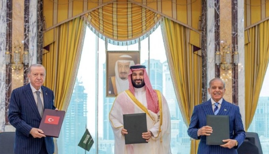 رويترز:‏قالت وزارة الدفاع التركية ​يوم الخميس إن تركيا ‌والسعودية وباكستان ستؤسس آليات سياسية وعسكرية بموجب اتفاقية ​دفاعية وقعتها الدول ​الثلاث الأسبوع الماضي، مضيفة ⁠أن التحالف سيعزز أيضا ​التعاون في مجال ​الصناعات الدفاعية.