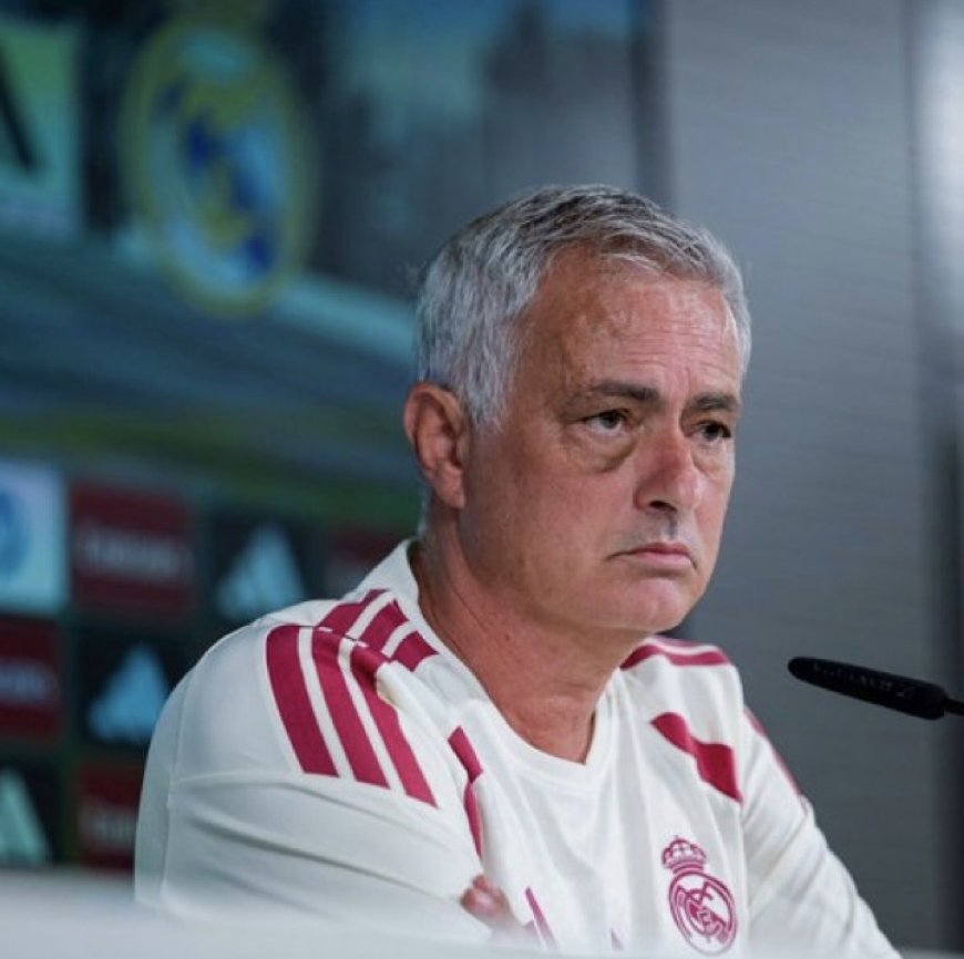 وكالات:‏وجّه جوزيه مورينيو، مدرب ريال مدريد، 3 رسائل واضحة قبل انطلاق مشواره مع الفريق، مؤكداً أن الالتزام والمصلحة الجماعية أمران غير قابلين للتفاوض، وأن المنافسة على المراكز ستكون مفتوحة. وأقرّ مورينيو بأن دمج مبابي وفينيسيوس وبيلينغهام معاً ليس سهلاً، مشيراً إلى أن التحدي يكمن في إيجاد التوازن المناسب بين النجوم الثلاثة.